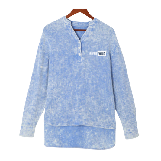 RIVERWILD SKY BLUE CRINKLE HENLEY TOP